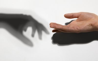 La personalidad manipuladora que se disfraza de «buena víctima»